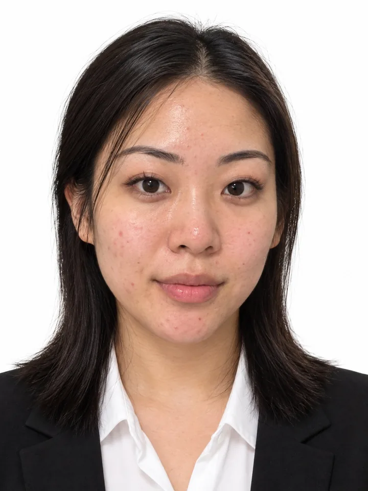 ID photo made with the skin as it is: blemishes and redness remain